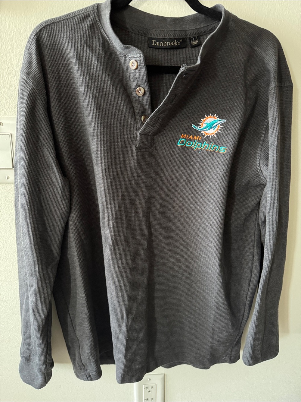 Miami Dolphins NFL Football Dunbrooke Men’s Large Charcoal Thermal Henley